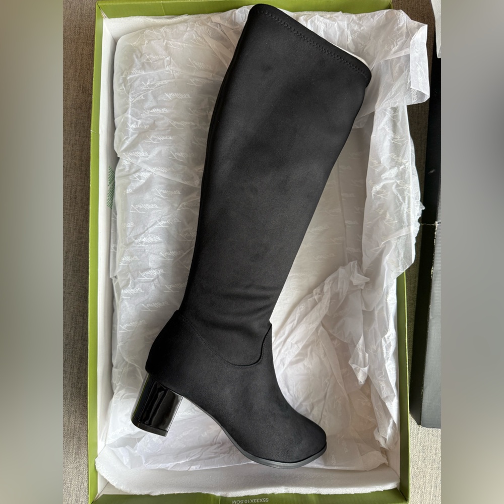 Trotter’s suede boots